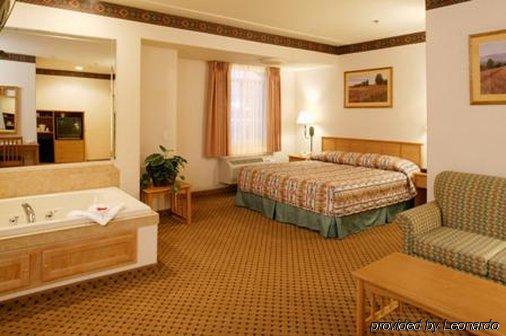 The Inn At Rolling Hills Casino & Resort Corning Pokoj fotografie
